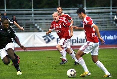 69-årige Stig Stisse Ekman fick hoppa in för Degerfors i välgörenhetsmatchen mot Innerstaden.